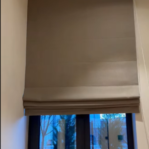 Arta minimalismului și a eleganței în casa dumneavoastră - jaluzelele romane!