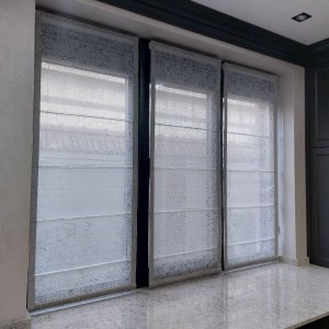 Jaluzelele romane sunt o soluție elegantă și practică pentru decorarea ferestrelor!#2